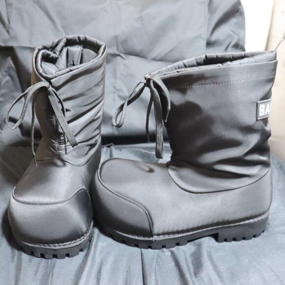 Balenciaga Alaska Boots - Picture 5 of 8
